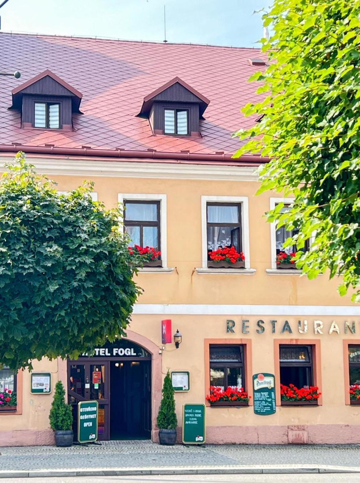 Hotel Fogl Нова-Быстршице Экстерьер фото