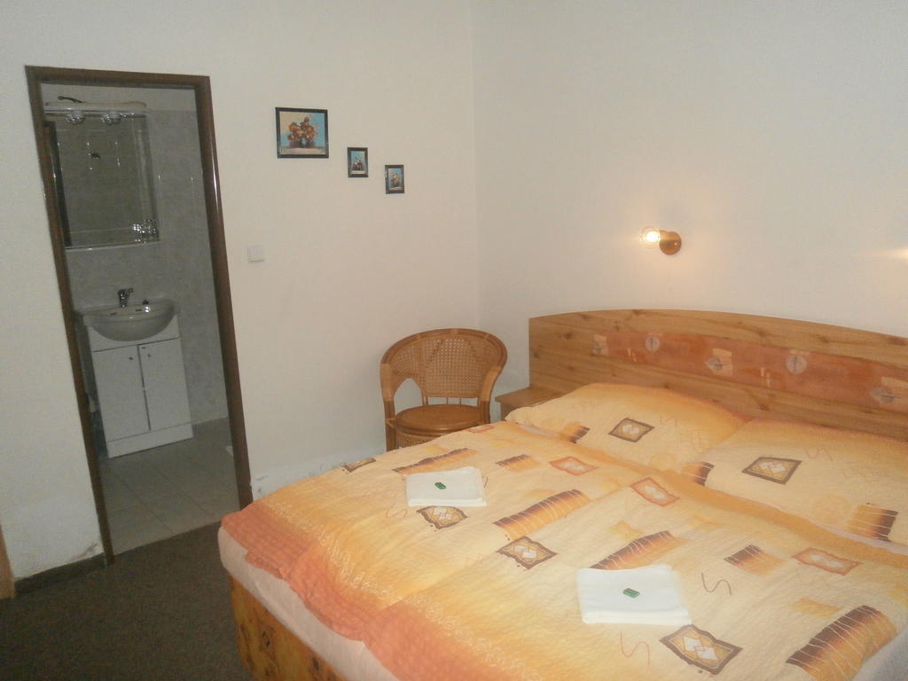 Hotel Fogl Нова-Быстршице Номер фото