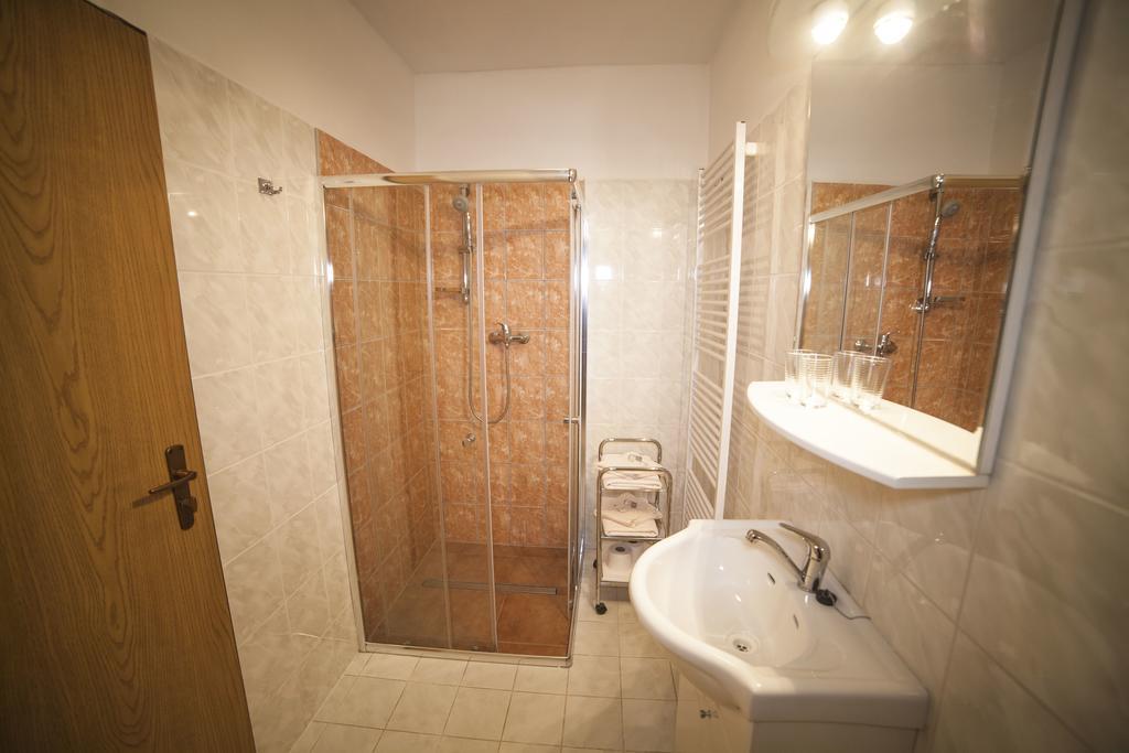 Hotel Fogl Нова-Быстршице Экстерьер фото